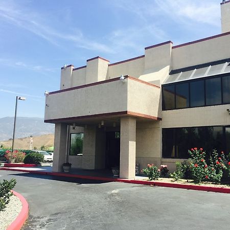 San Bernardino Inn & Suites Exteriör bild